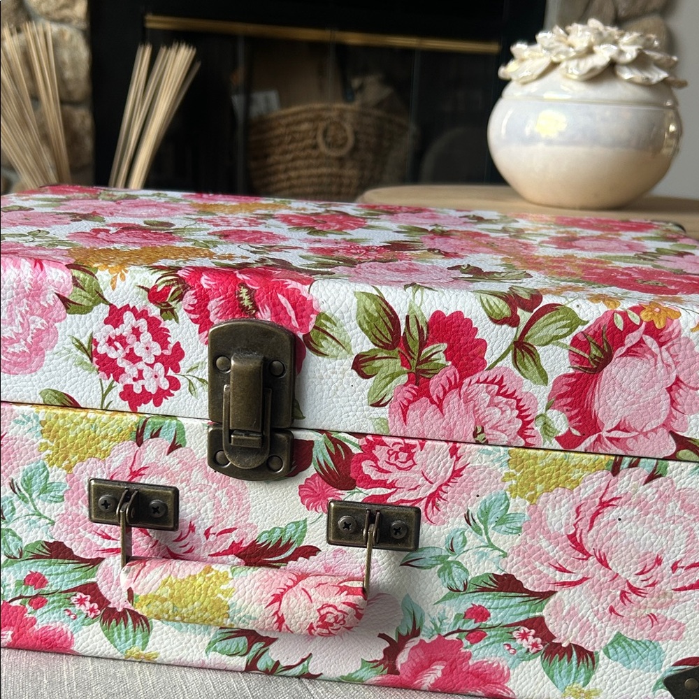 Limited Edition Crosley Radio Keepsake Portable Turntable - Pink Floral - Picture 8 of 10
